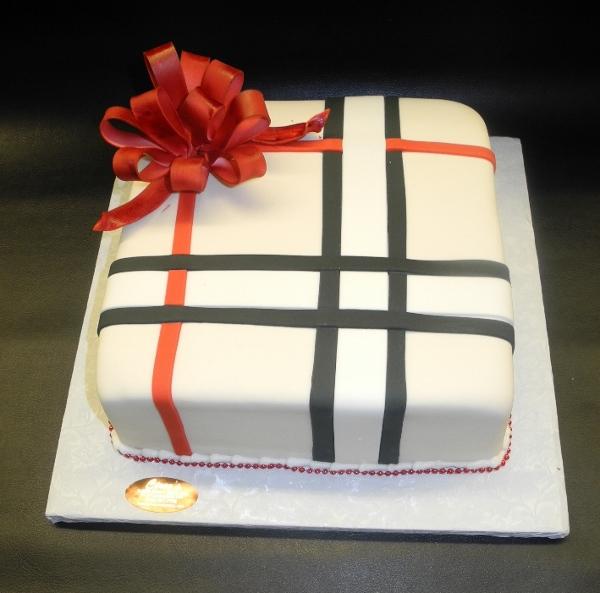 Burberry Fondant Gift Box Cake with Edible Loop Bow B0753 Circo's