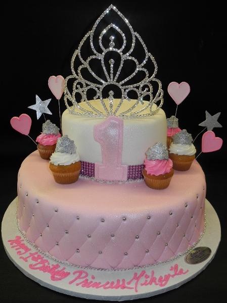 Princesses 1st Birthday with Mini Cupcakes Fondant Cake - B0406 – Circo ...