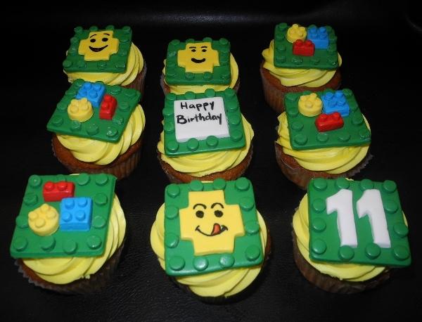 LEGO cupcakes fondant decoration