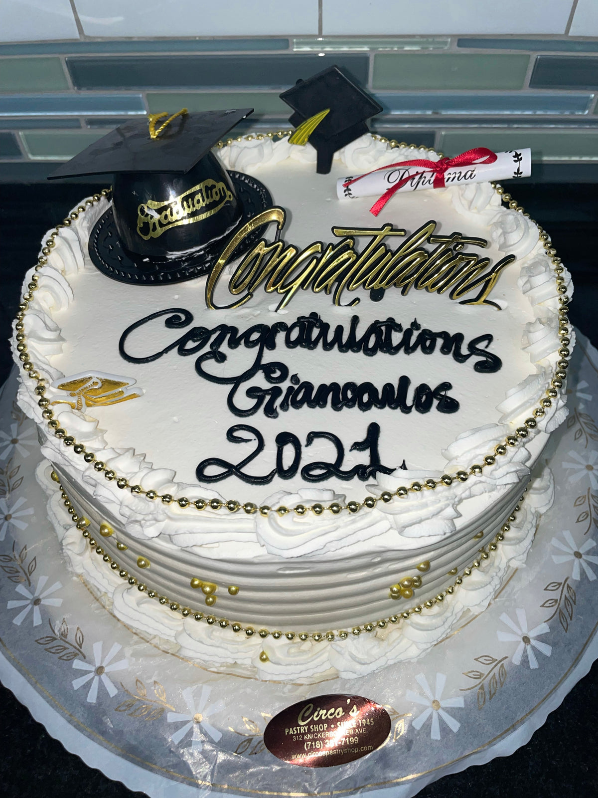 Graduation 9 inch Round Cake For Local Delivery or Curbside Pickup ONLY
