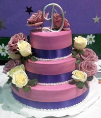 1 tier Fondant Cake with surgar flowers