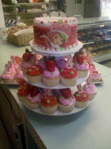 Strawberry Short Cake Cup Cakes - CC043