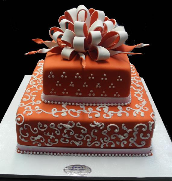 Red and white Wedding Cake - W092