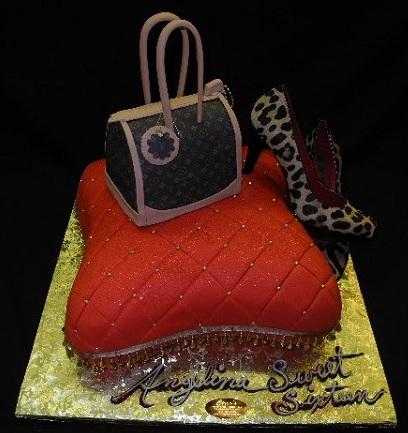Purse and Pillow Cake - B0399