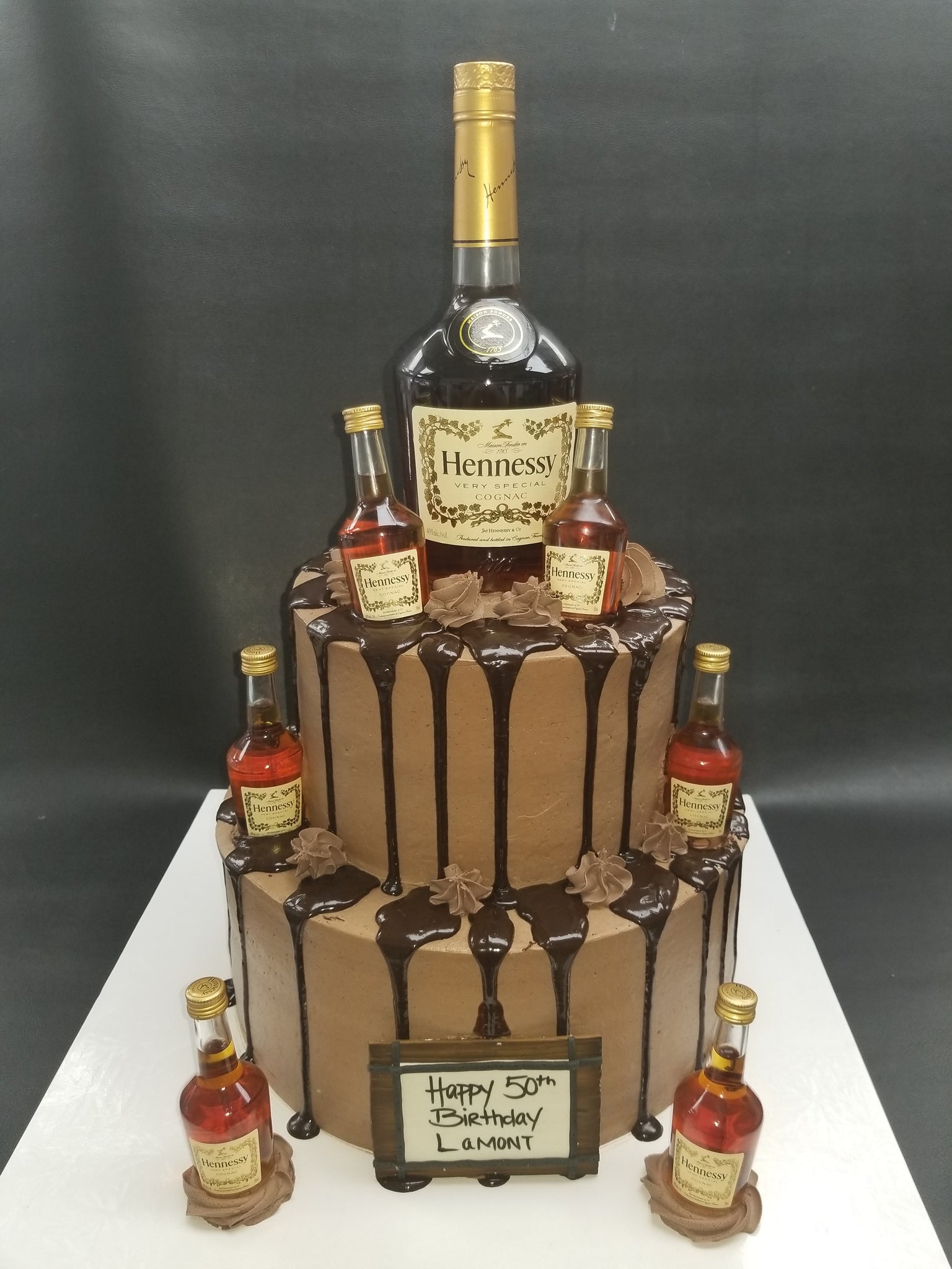 Hennessy cake. Feed 15 people. – Chefjhoanes