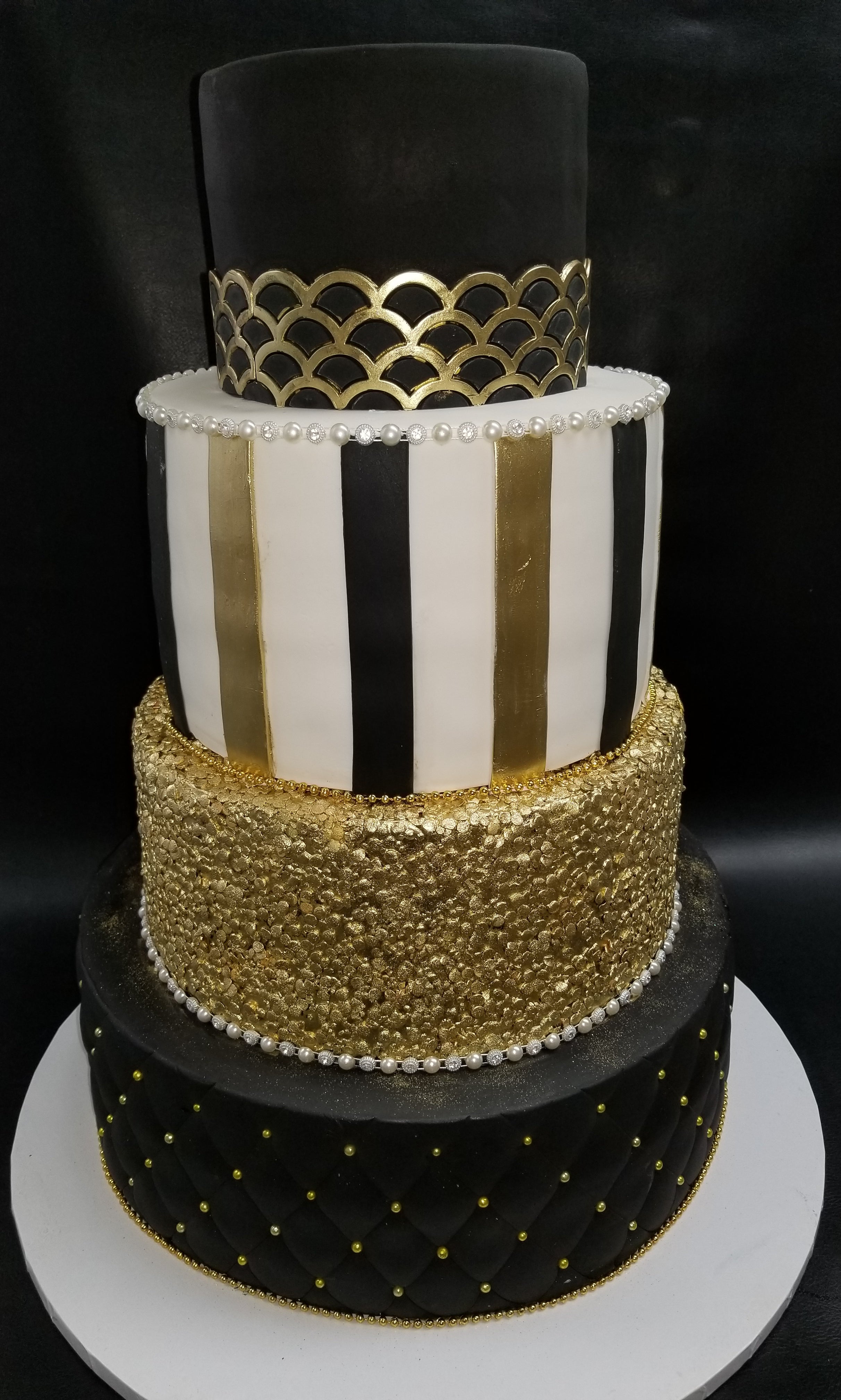 Elegant birthday cake in black & gold - Decorated Cake by - CakesDecor