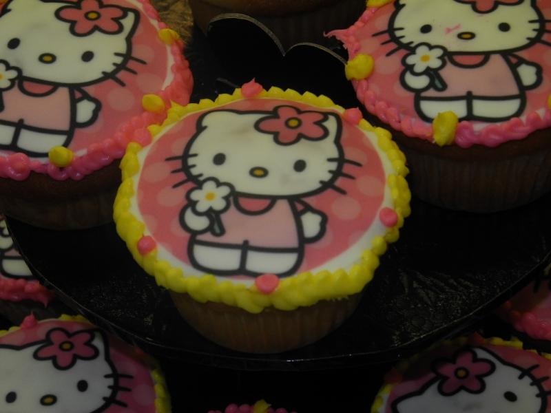 Hello Kitty Cup Cake - CC073