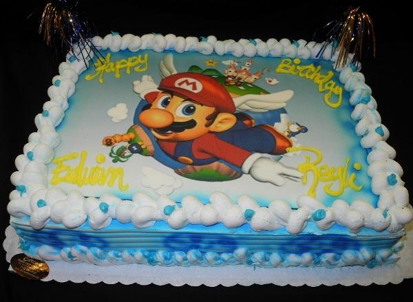 Mario birthday cake fotografías e imágenes de alta resolución - Alamy
