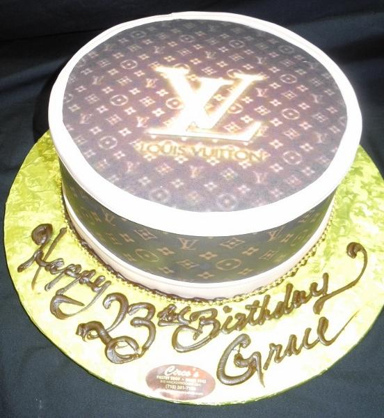 Louis Vuitton gift box cake ✨…