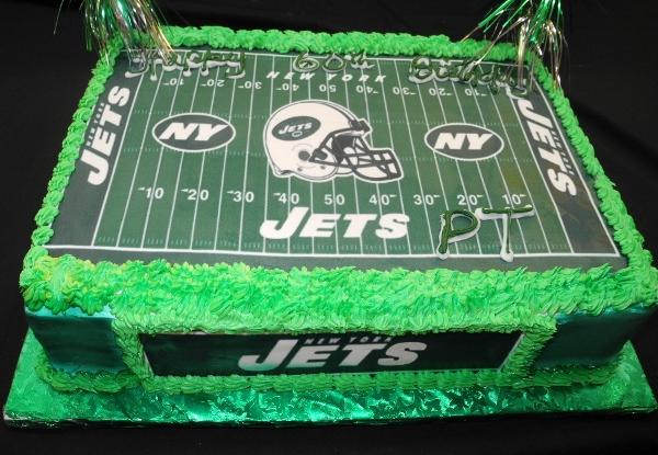 Football Field Cake — Birthday Cakes | Football birthday cake, Football  themed cakes, Football cake design