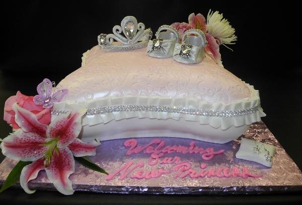 Mehndi Pillow Cake - Decorated Cake by Mary - CakesDecor