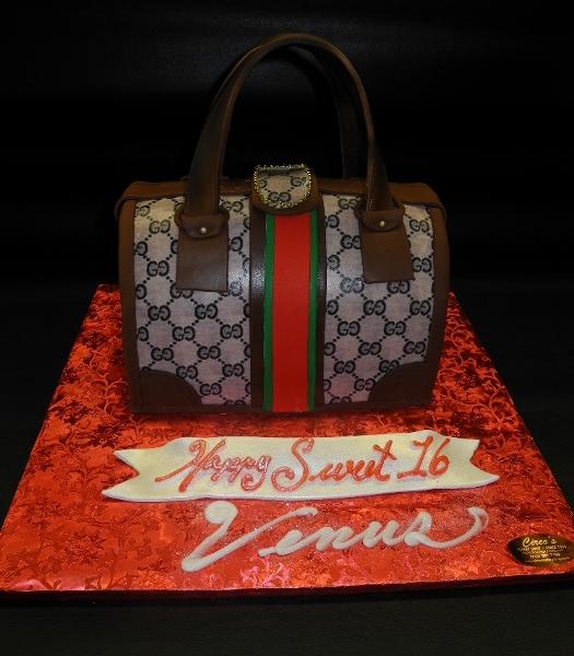 Loui Vuitton Hand Bad Purse Cake