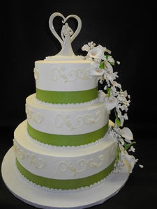 Whip Cream Wedding Cake with Sugar Flowers and Green Ribbon 