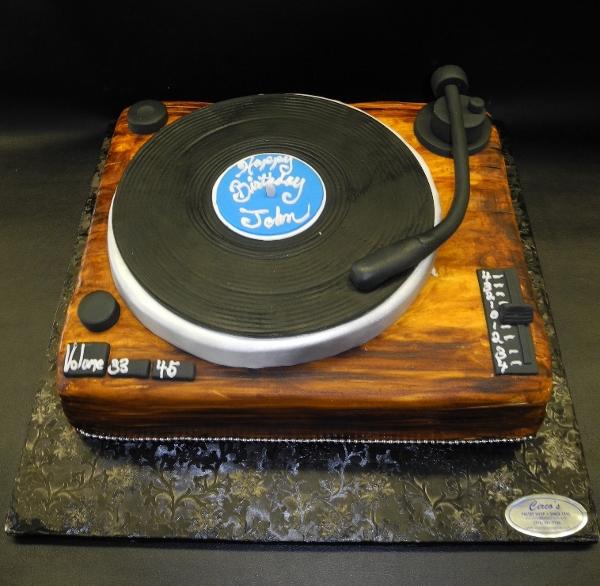 Record Player Cake that Spins and Plays Music • Avalon Cakes Online School