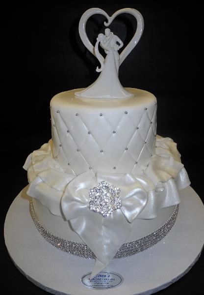 Diamond White Fondant Cake With Fondant Bow 