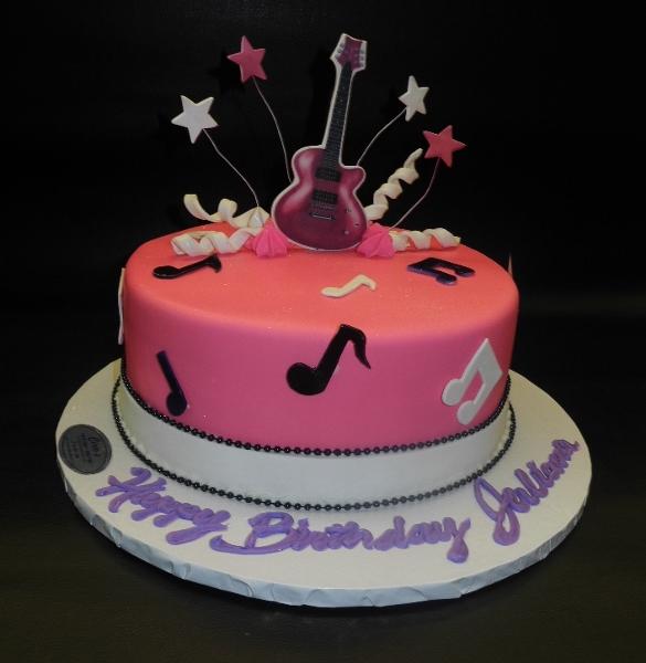 Music cake - Decorated Cake by Cakeaholic22 - CakesDecor