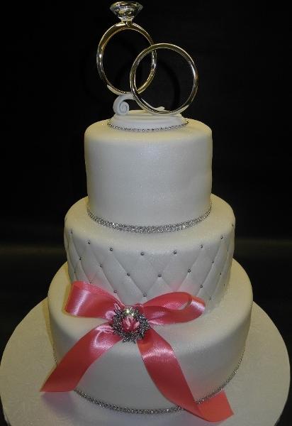 Vanilla Round 3 Tier Wedding Theme Cake, Packaging Type: Box at Rs  1800/kilogram in Pune