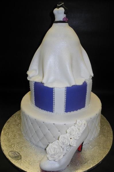 Dress Bridal Shower Fondant Cake with Edible Shoe - W146 Circo's Pastry Shop Dress Bridal Shower Fondant Cake with Edible Shoe - W146 Circo's Pastry Shop