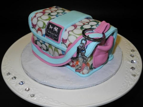 3D Louis Vuitton handbag shaped cake in Chanel pink fondan…