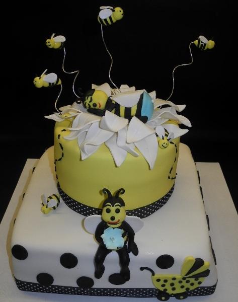 Bumble Bee Babyshower Fondant Cake