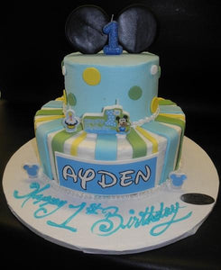 Icing Mickey Mouse Cake with Fondant Ears