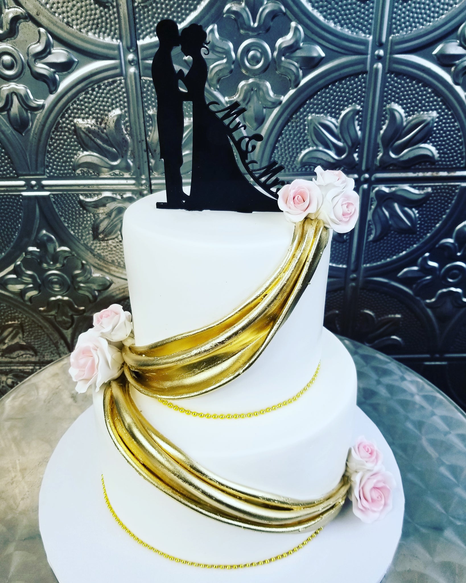 Modern day Wedding cake W006