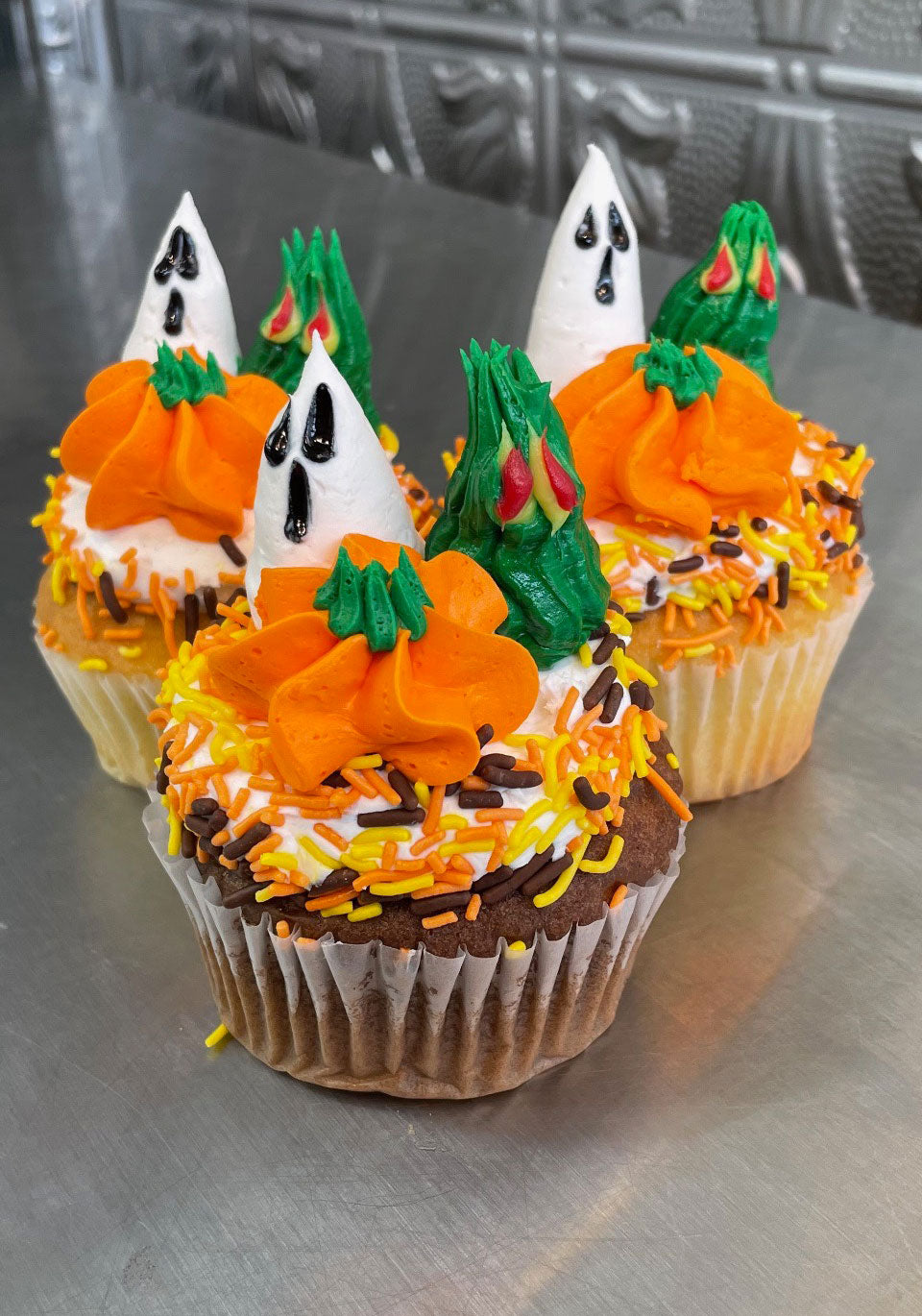 Halloween Cupcakes (set of 6) For Store Pickup and Local Delivery ONLY.