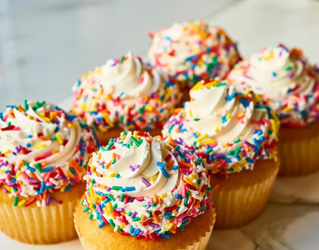 Vanilla cupcake with Rainbow Sprinkles (set of 6) For Store Pickup and Local Delivery ONLY.